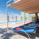Amazing Canarian To Rent אדחה